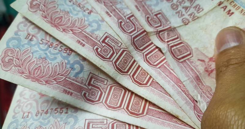 Mơ Thấy Tiền Giấy 500 Được Người Khác Cho